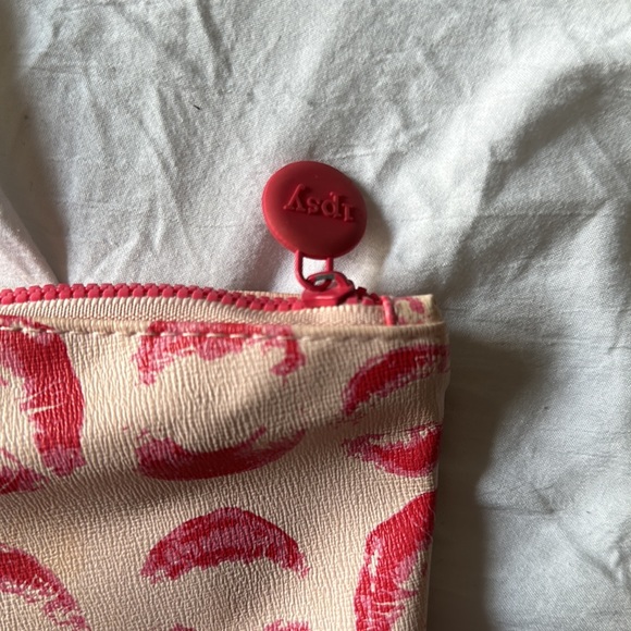 3 for $20! 2 Ipsy Bags - Picture 5 of 11